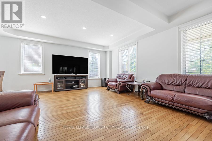 73 Hollywood Hill Circle, Vaughan, Ontario  L4H 2P4 - Photo 8 - N12410825