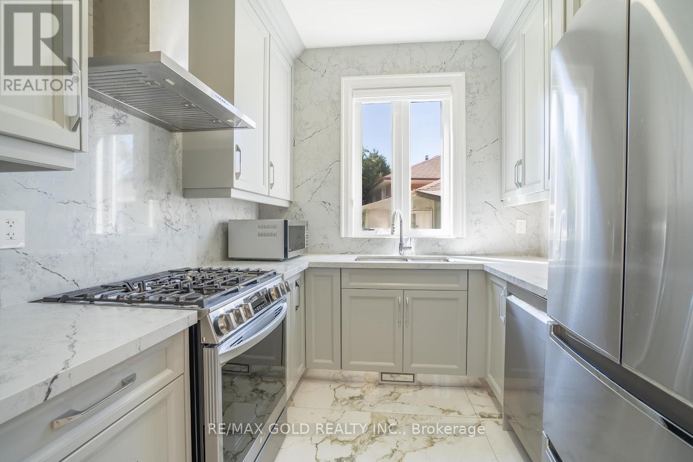 19 Maldaver Avenue, Mississauga, Ontario  L5M 1W4 - Photo 14 - W12410820