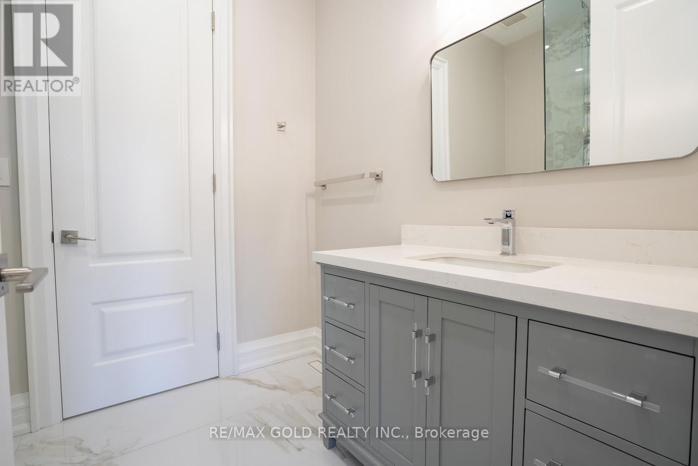 19 Maldaver Avenue, Mississauga, Ontario  L5M 1W4 - Photo 16 - W12410820