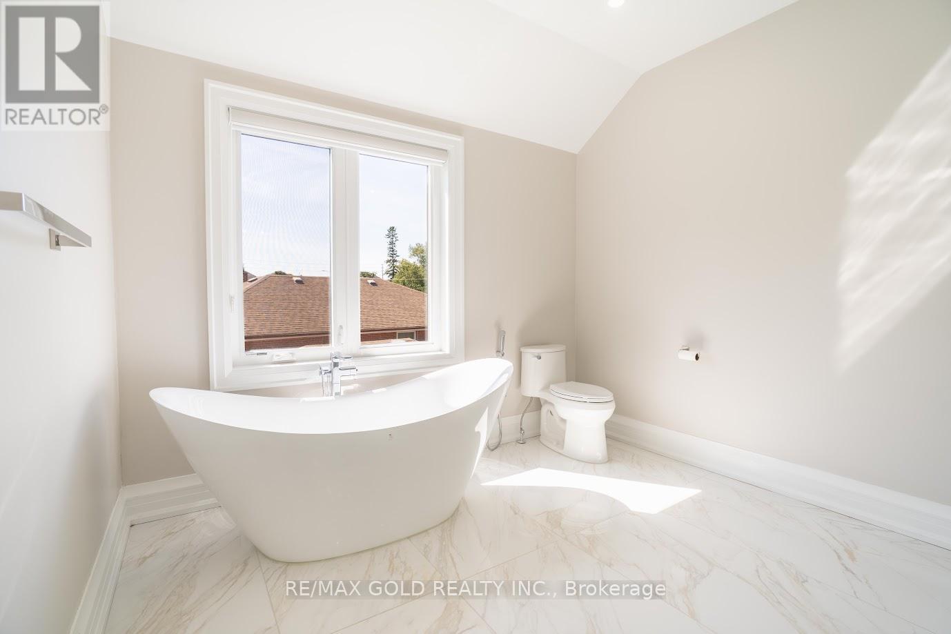 19 Maldaver Avenue, Mississauga, Ontario  L5M 1W4 - Photo 36 - W12410820