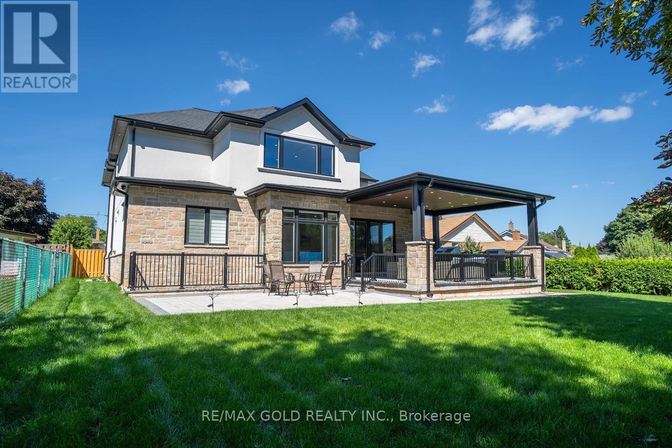 19 Maldaver Avenue, Mississauga, Ontario  L5M 1W4 - Photo 6 - W12410820
