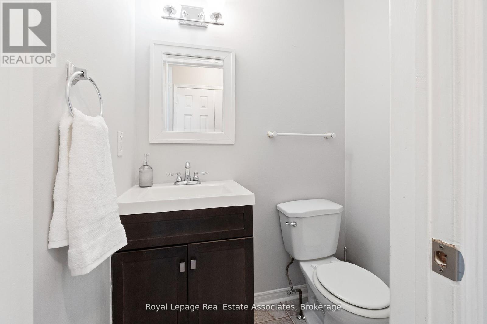 1 Brookbank Court, Brampton, Ontario  L6Z 3G2 - Photo 17 - W12410828