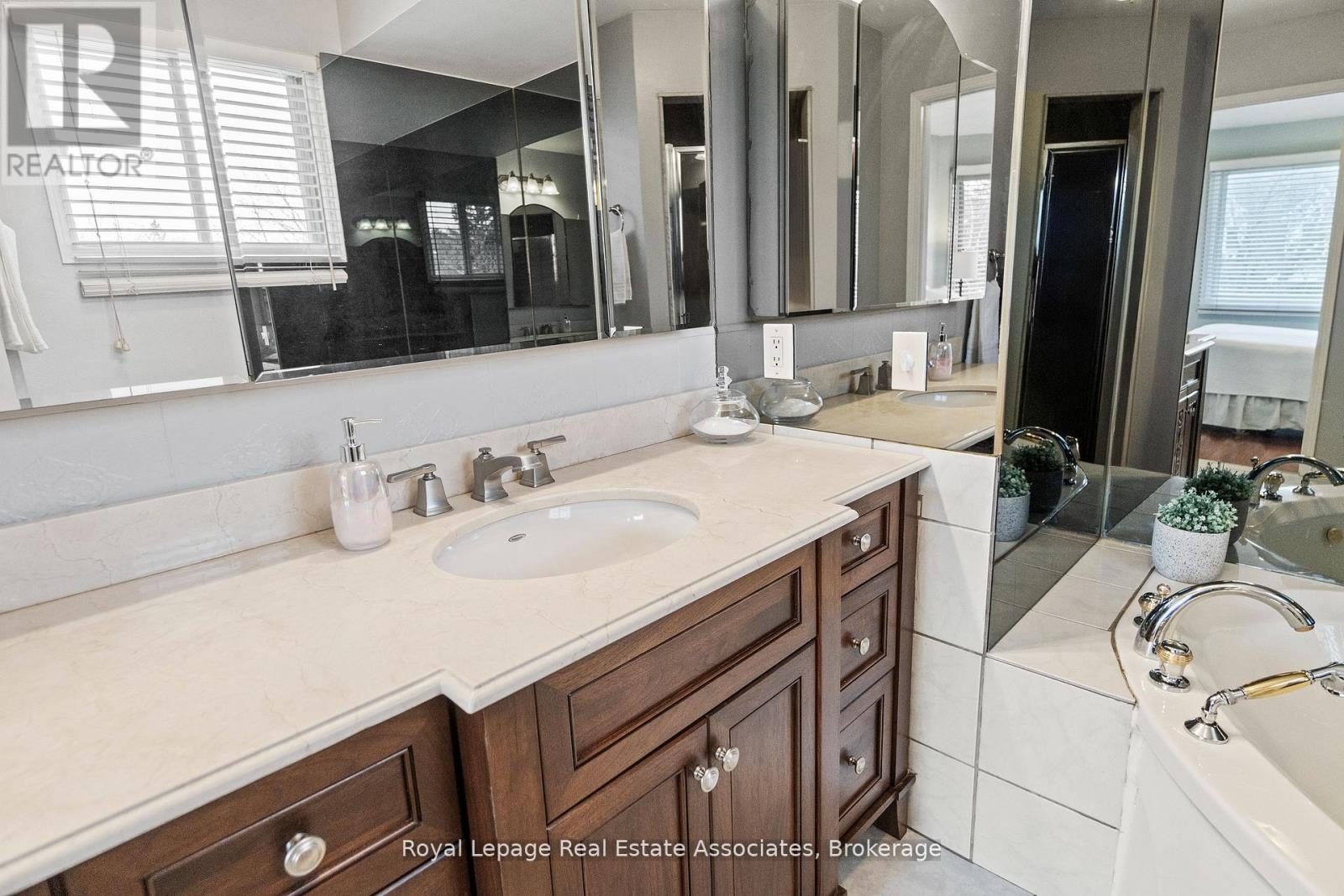 1 Brookbank Court, Brampton, Ontario  L6Z 3G2 - Photo 21 - W12410828