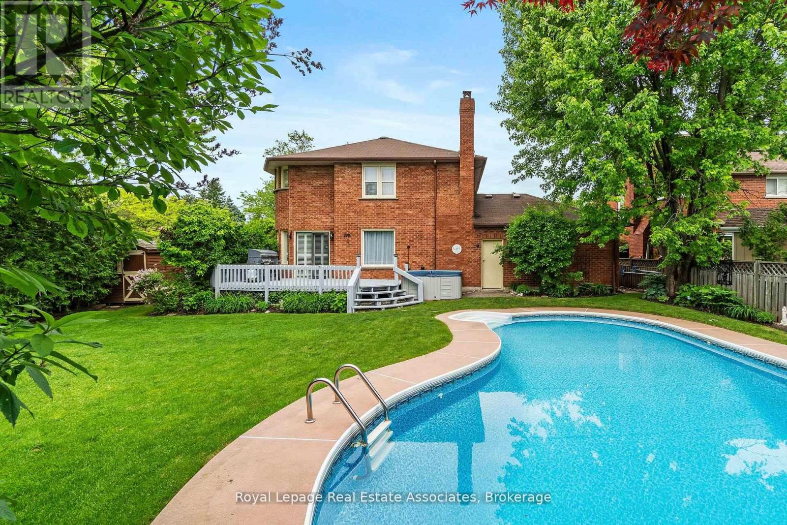 1 Brookbank Court, Brampton, Ontario  L6Z 3G2 - Photo 39 - W12410828