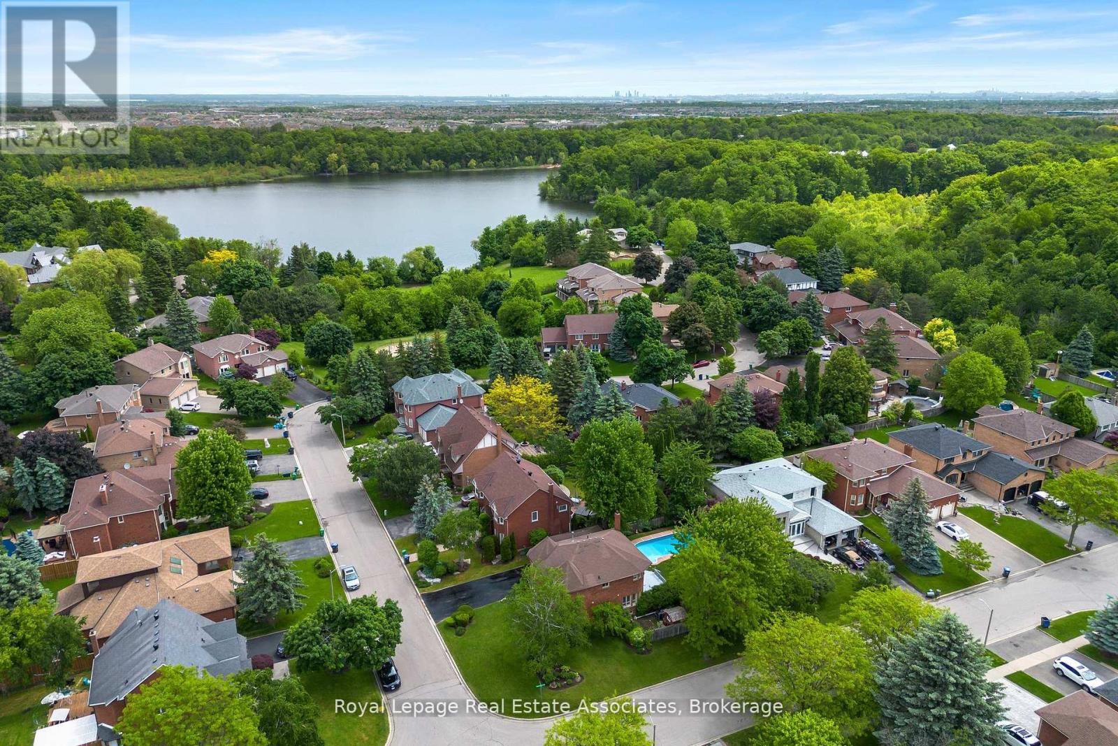 1 Brookbank Court, Brampton, Ontario  L6Z 3G2 - Photo 45 - W12410828