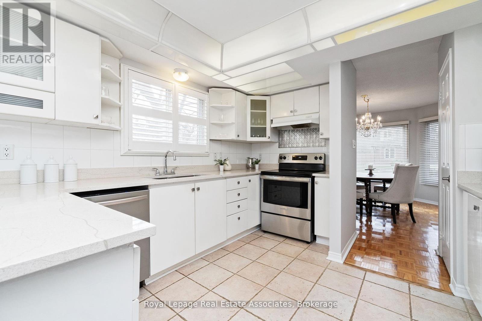 1 Brookbank Court, Brampton, Ontario  L6Z 3G2 - Photo 9 - W12410828