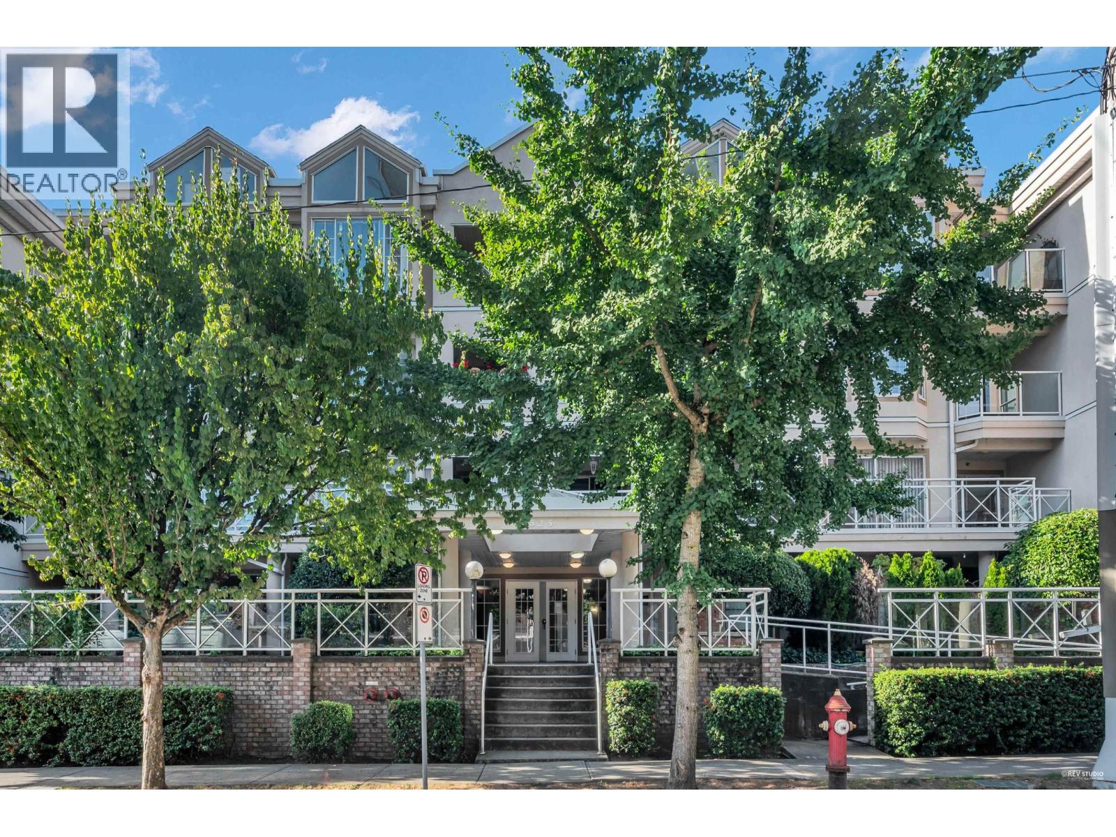 411 525 AGNES STREET, New Westminster, British Columbia