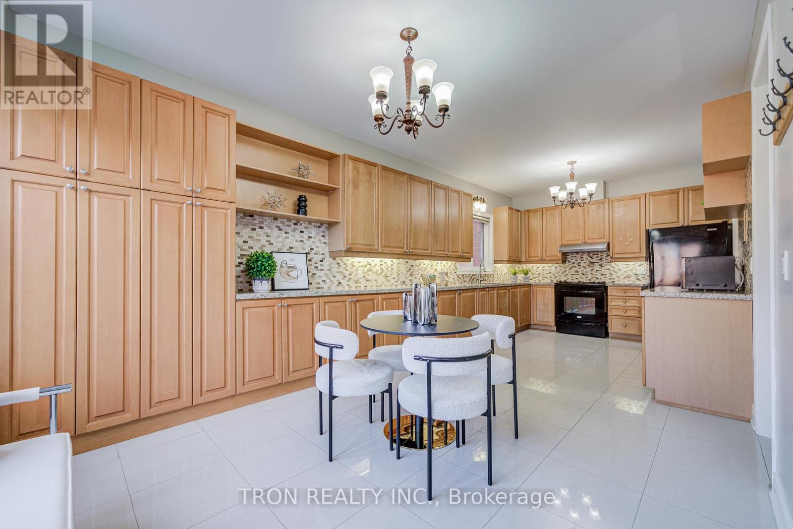 454 The Bridle Walk, Markham, Ontario  L6C 2Y3 - Photo 25 - N12408418