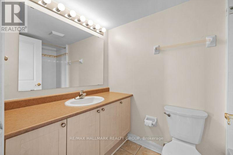 4c - 310 Central Park Drive, Ottawa, Ontario  K2C 4G4 - Photo 5 - X12410857