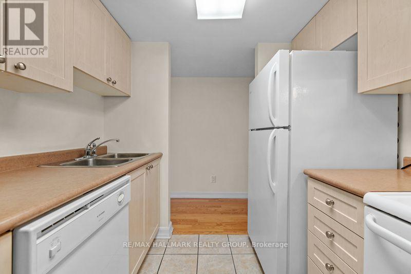 4c - 310 Central Park Drive, Ottawa, Ontario  K2C 4G4 - Photo 7 - X12410857