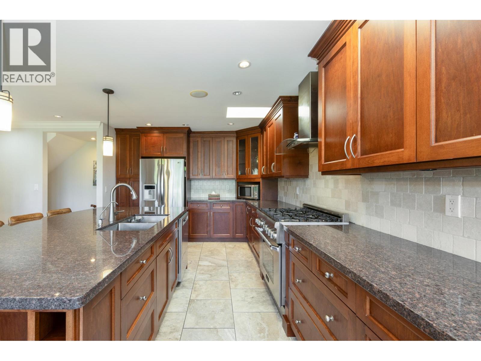 2329 Oneida Drive, Coquitlam, British Columbia  V3J 7A7 - Photo 8 - R3048060
