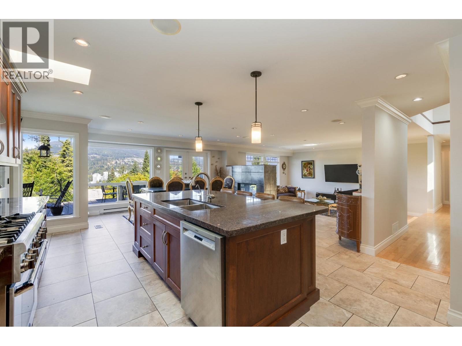 2329 Oneida Drive, Coquitlam, British Columbia  V3J 7A7 - Photo 9 - R3048060