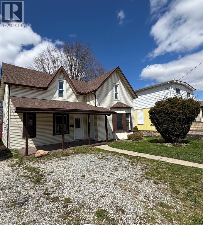 MLS# 25023160: 61 Park AVENUE West, Chatham, Canada