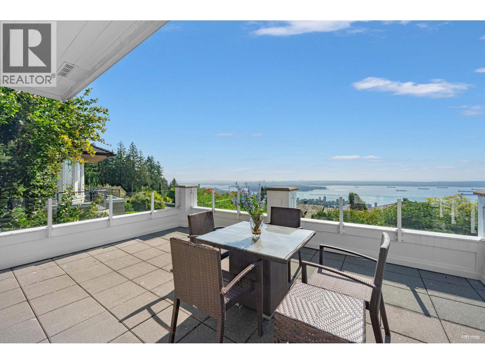 2263 Lythe Court, West Vancouver, British Columbia  V7S 3H8 - Photo 4 - R3049223
