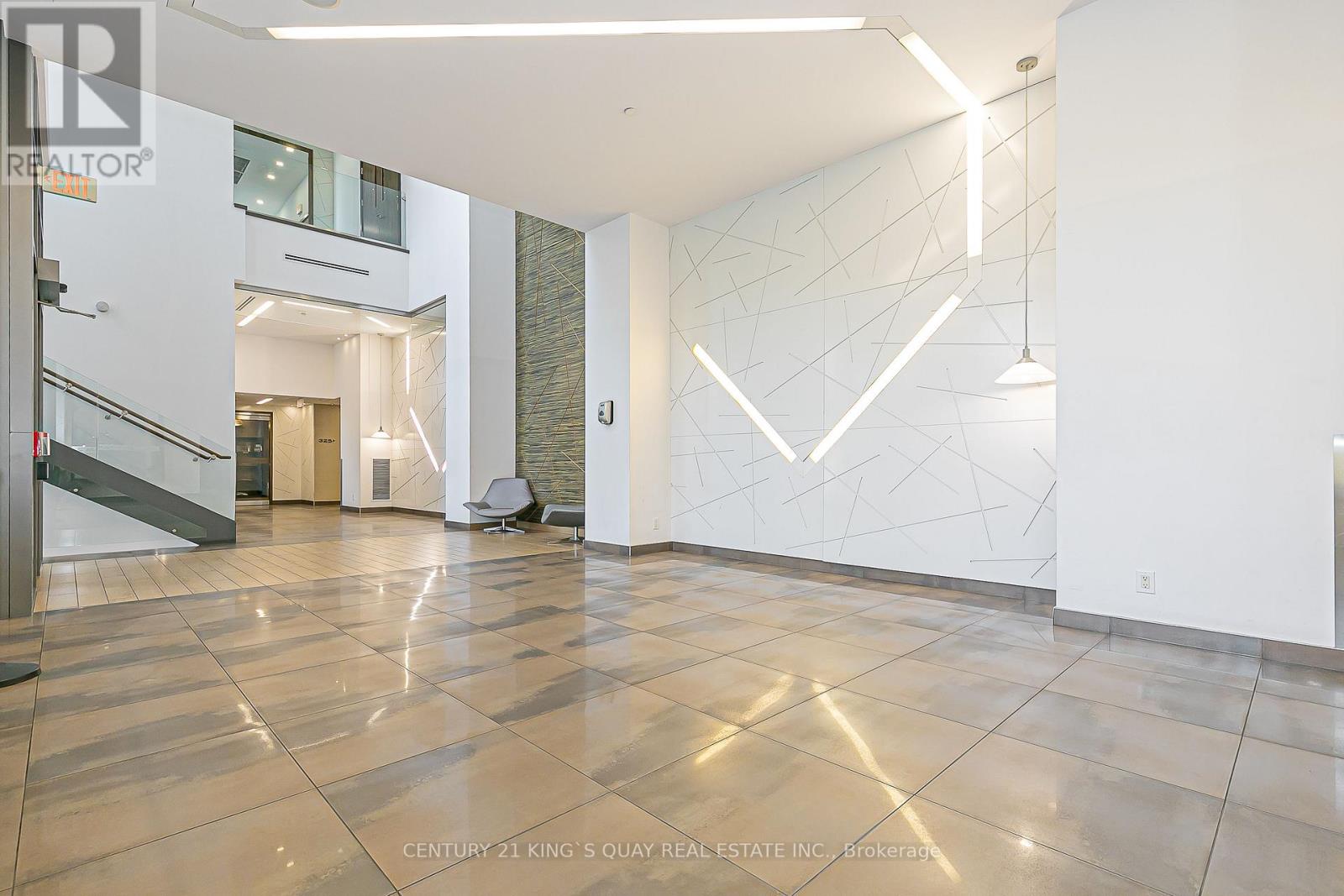 103 - 277 South Park Road, Markham, Ontario  L3T 0B7 - Photo 4 - N12410839