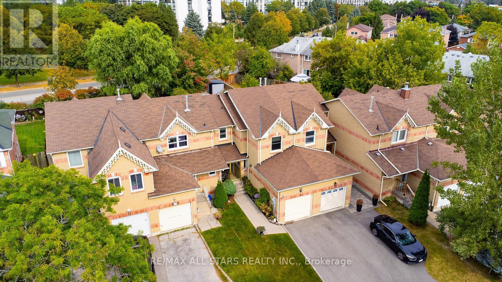 9 Steepleview Crescent, Richmond Hill, Ontario  L4C 9R1 - Photo 1 - N12410853