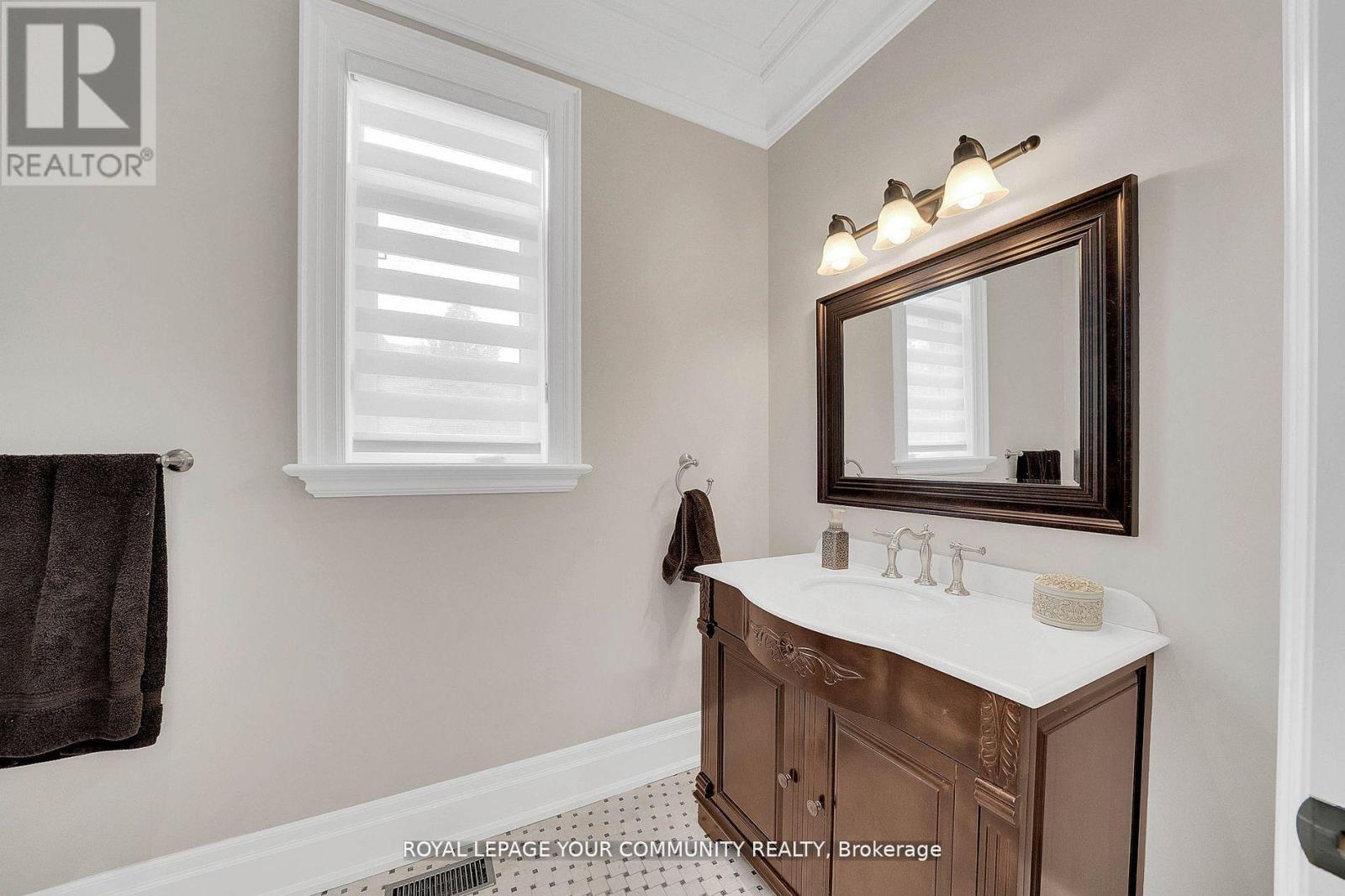 76 Elm Grove Avenue, Richmond Hill, Ontario  L4E 2W8 - Photo 13 - N12410854
