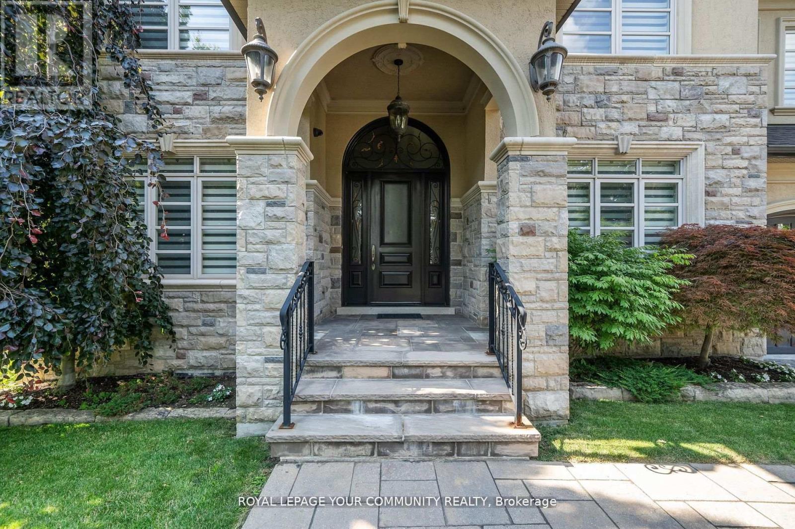 76 Elm Grove Avenue, Richmond Hill, Ontario  L4E 2W8 - Photo 7 - N12410854