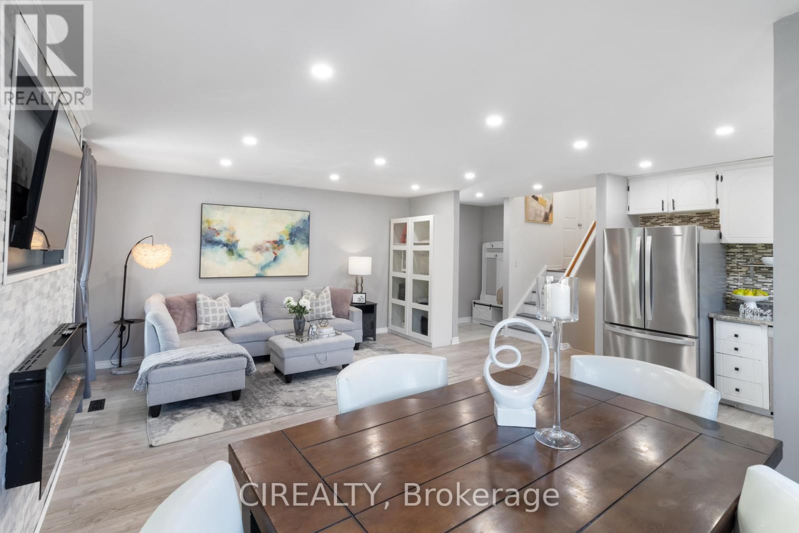 53 Christie Crescent, Barrie, Ontario  L4N 4V2 - Photo 8 - S12410864