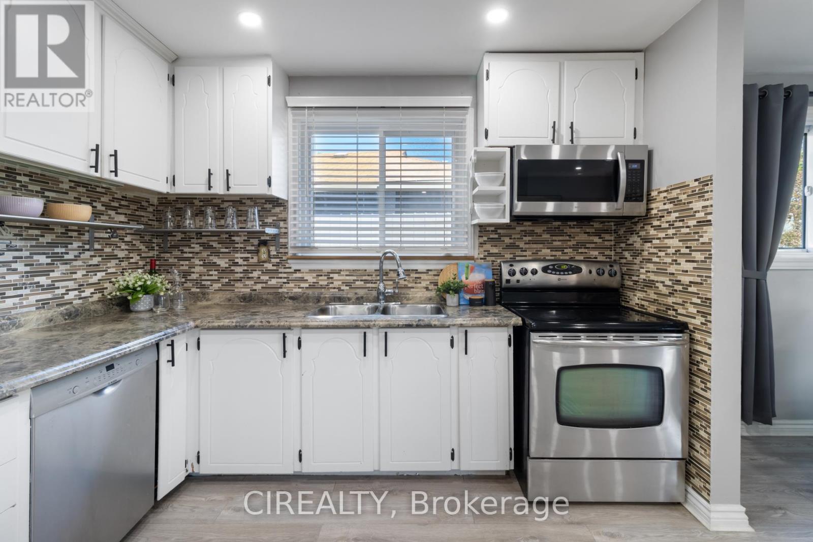 53 Christie Crescent, Barrie, Ontario  L4N 4V2 - Photo 9 - S12410864