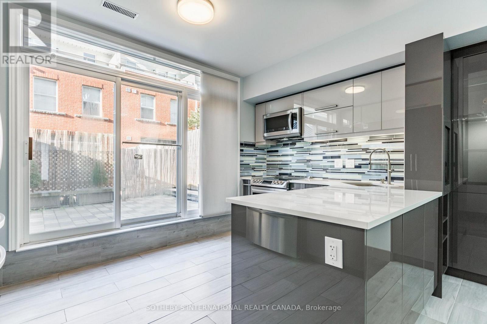 30 Michael Power Place, Toronto, Ontario  M9A 5G9 - Photo 8 - W12401657