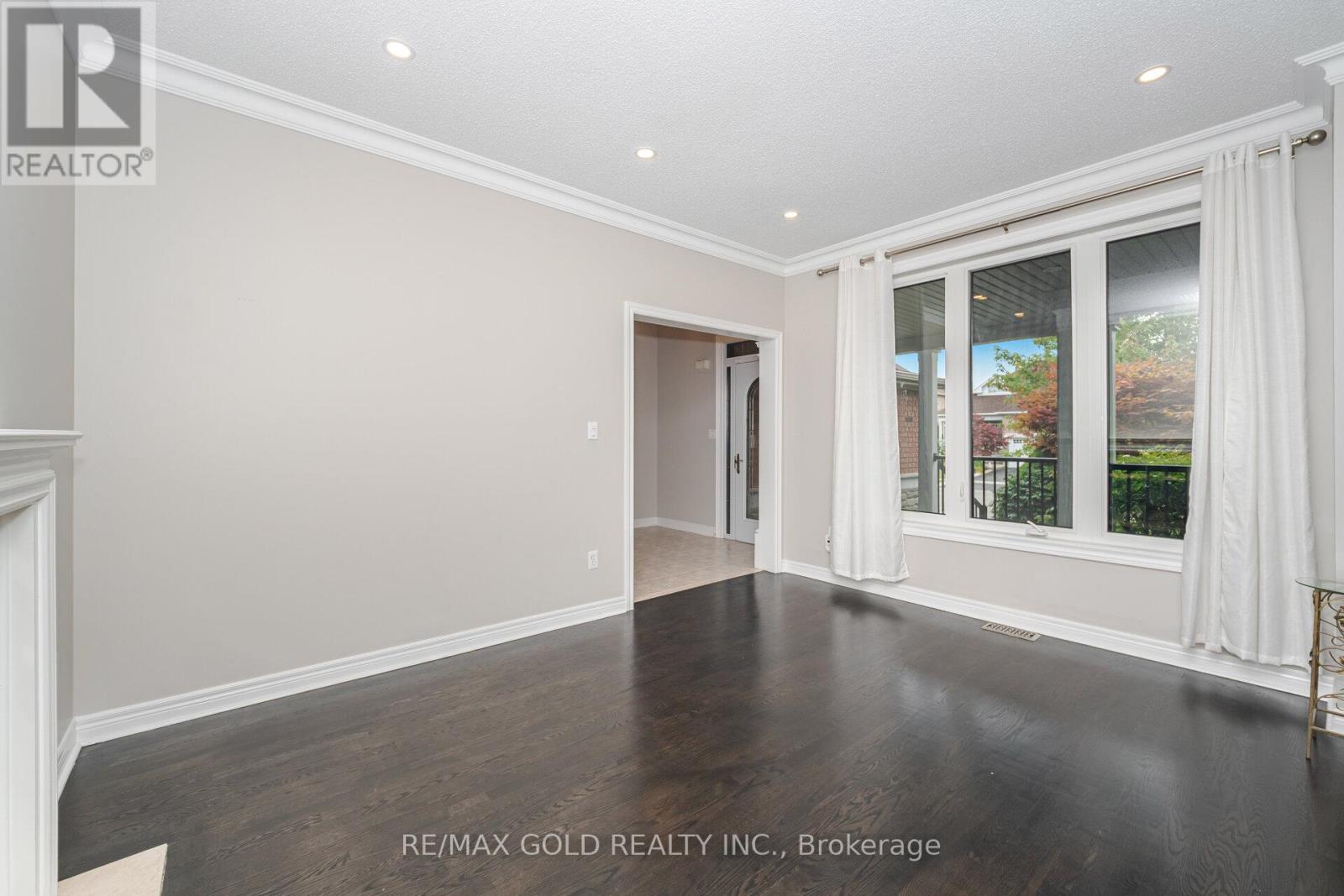 2 Treeview Crescent, Caledon, Ontario  L7C 1E2 - Photo 11 - W12405388