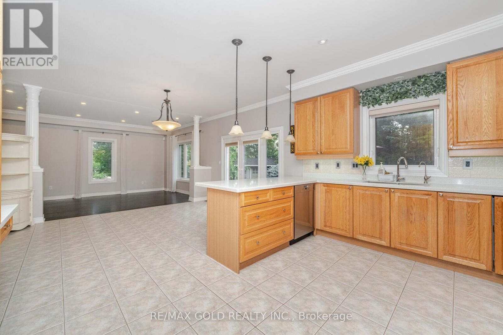 2 Treeview Crescent, Caledon, Ontario  L7C 1E2 - Photo 13 - W12405388