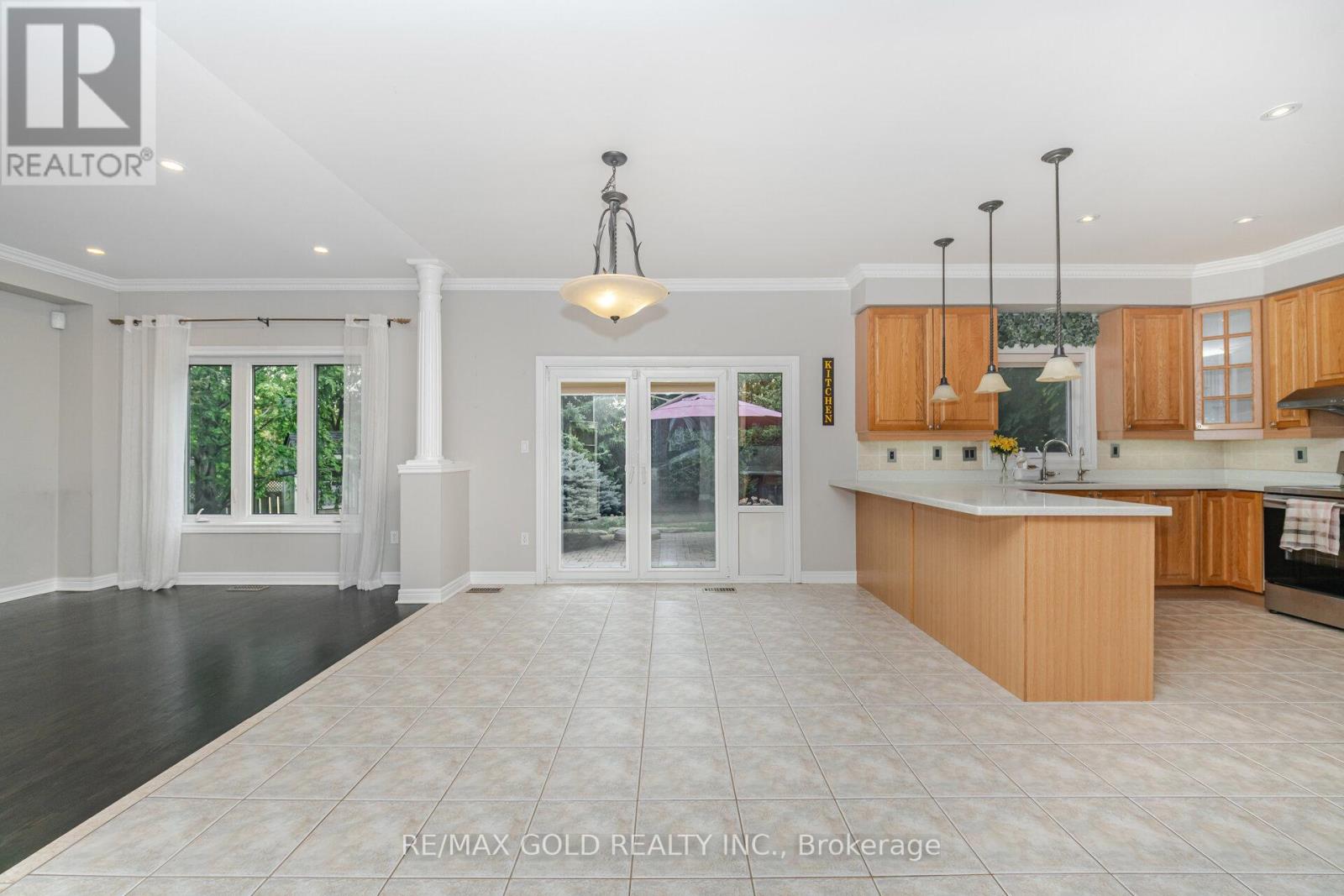 2 Treeview Crescent, Caledon, Ontario  L7C 1E2 - Photo 17 - W12405388
