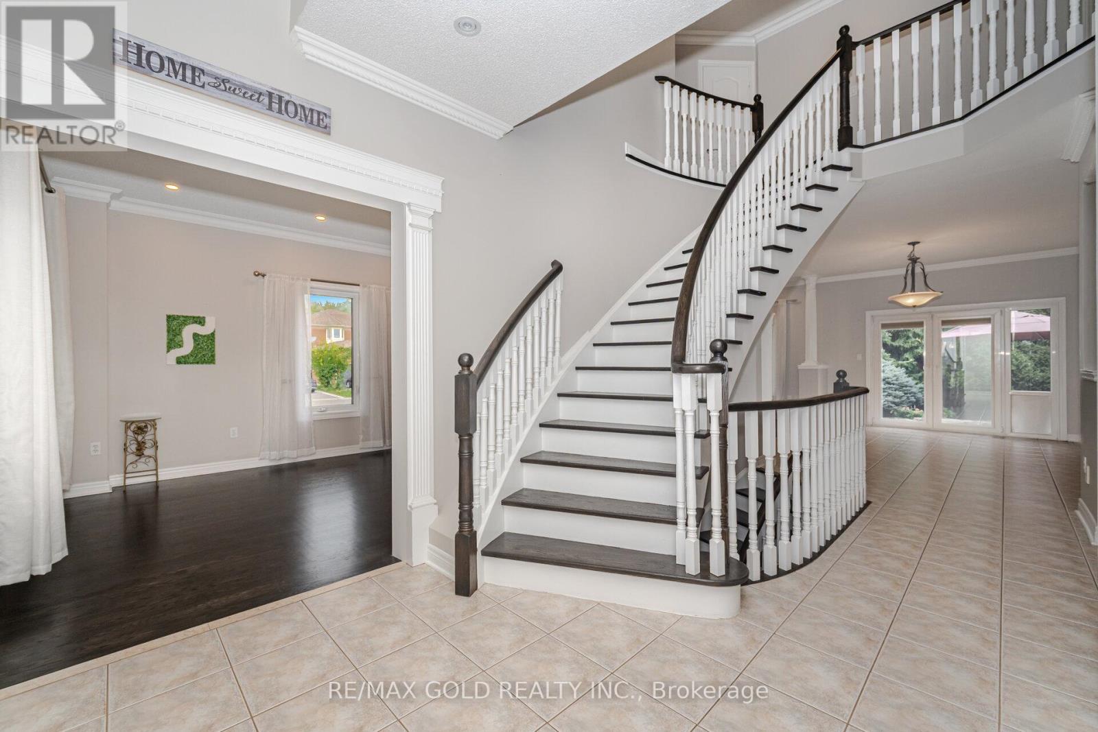 2 Treeview Crescent, Caledon, Ontario  L7C 1E2 - Photo 21 - W12405388