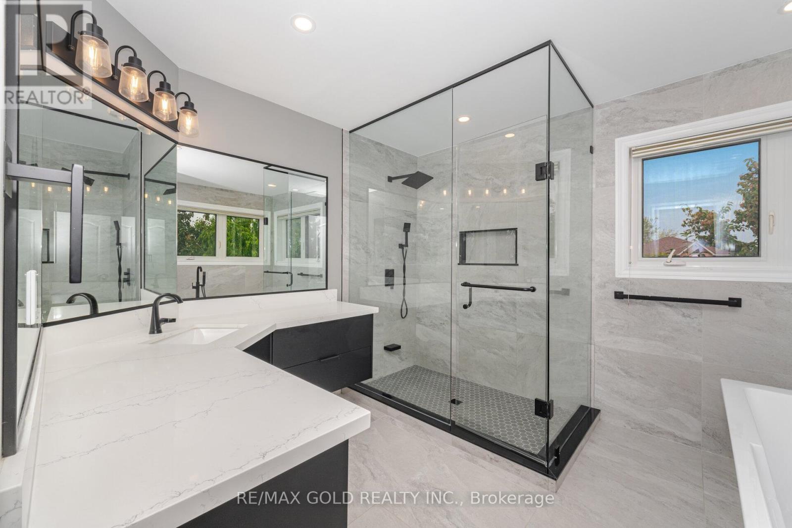 2 Treeview Crescent, Caledon, Ontario  L7C 1E2 - Photo 24 - W12405388
