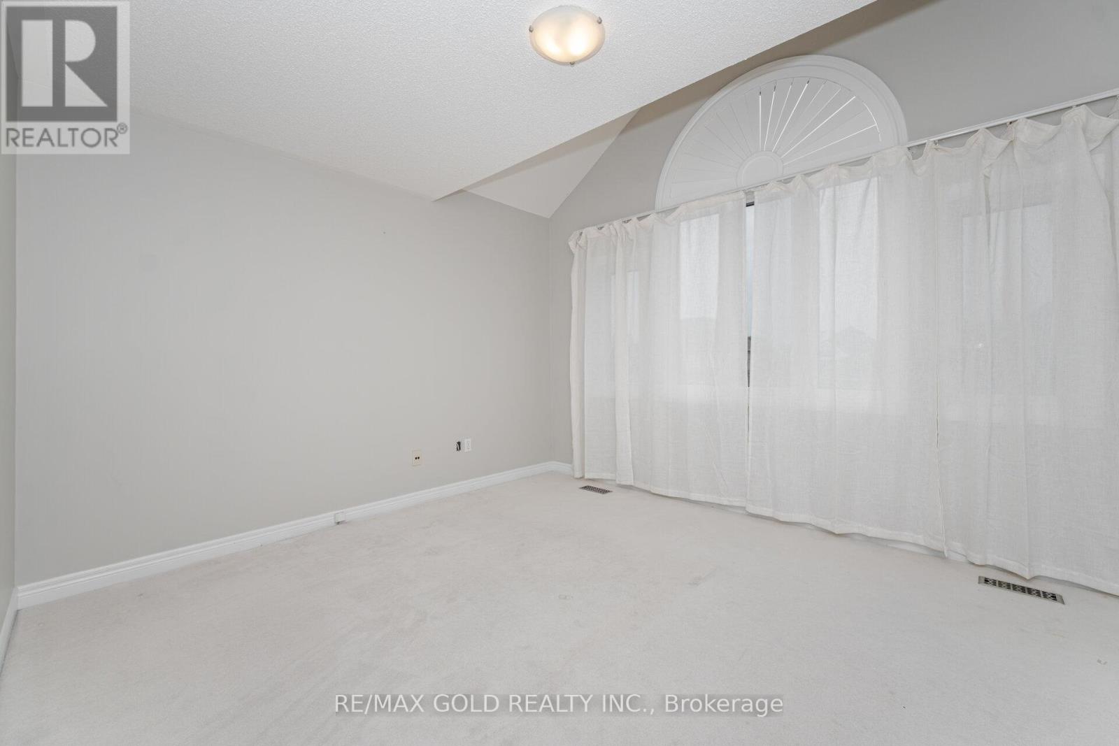 2 Treeview Crescent, Caledon, Ontario  L7C 1E2 - Photo 25 - W12405388