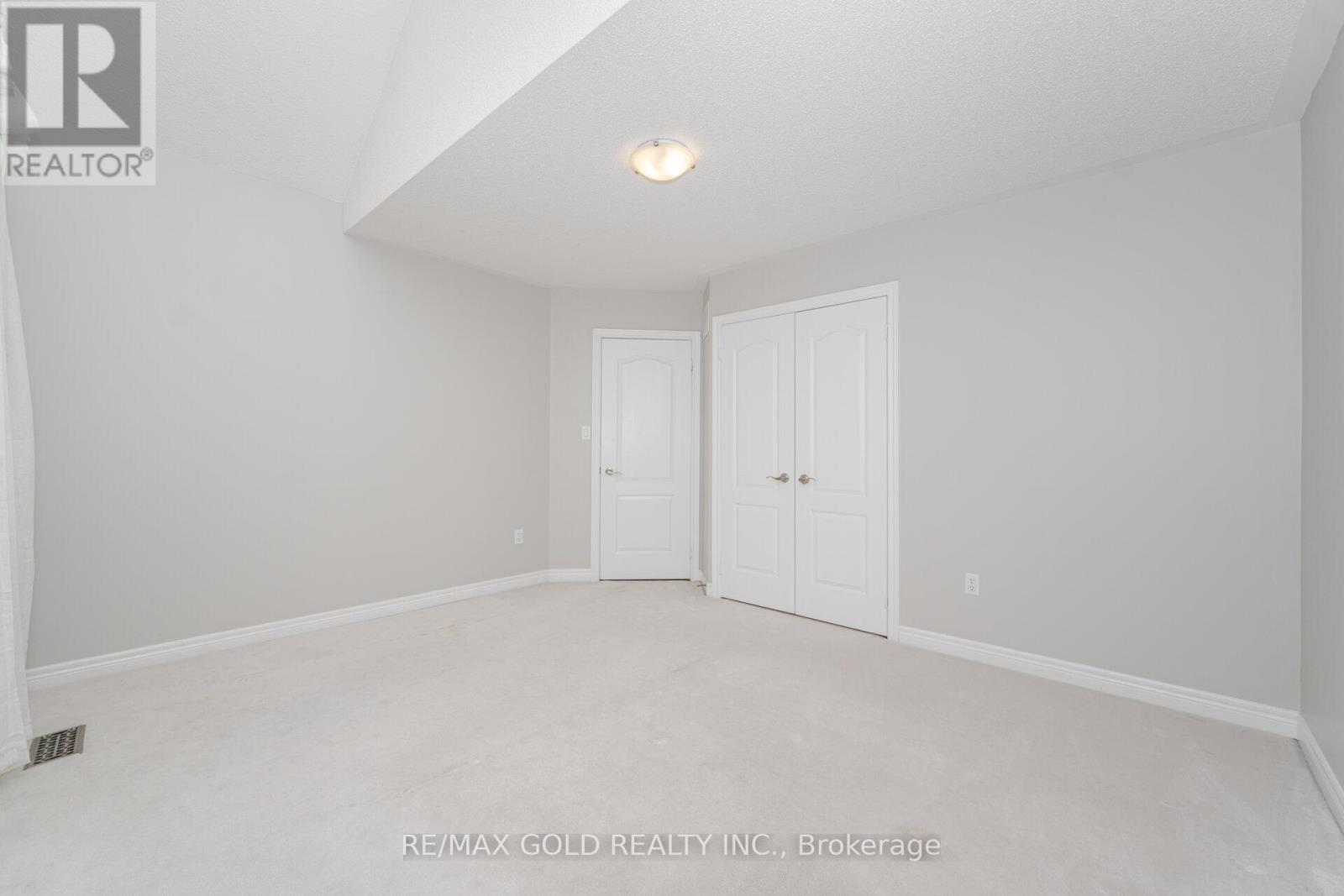 2 Treeview Crescent, Caledon, Ontario  L7C 1E2 - Photo 26 - W12405388