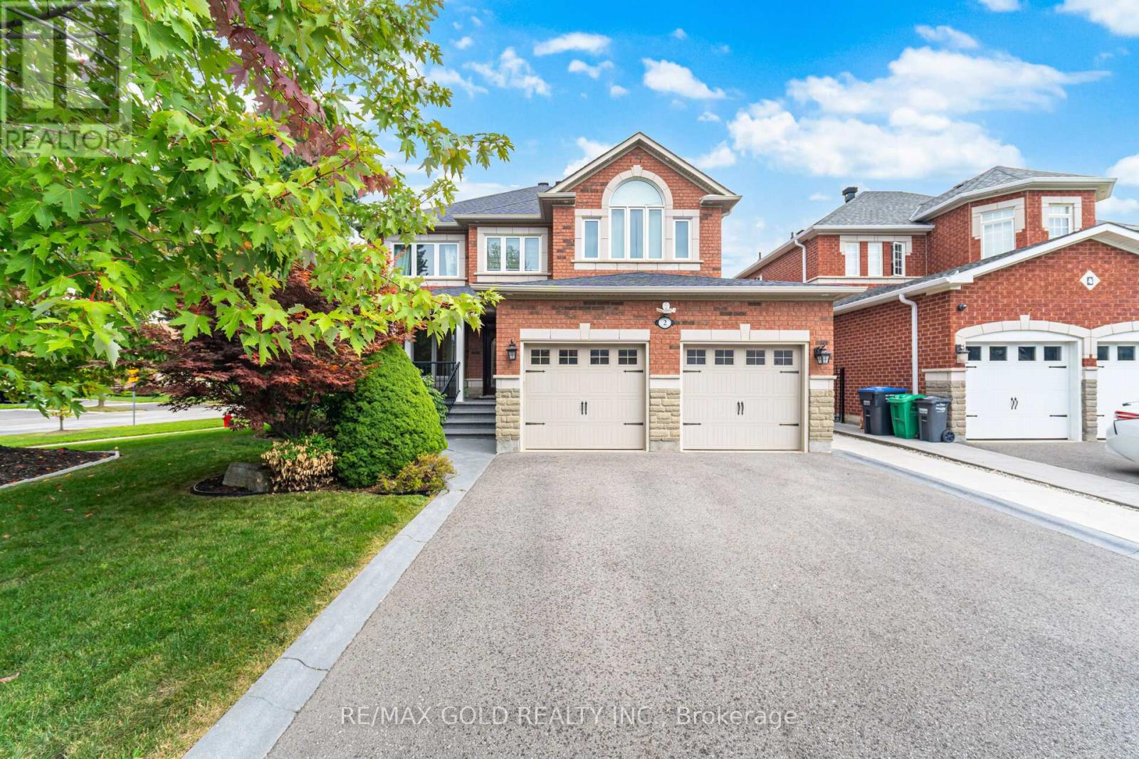 2 Treeview Crescent, Caledon, Ontario  L7C 1E2 - Photo 3 - W12405388