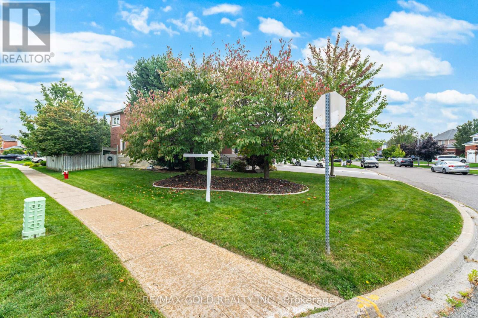 2 Treeview Crescent, Caledon, Ontario  L7C 1E2 - Photo 4 - W12405388