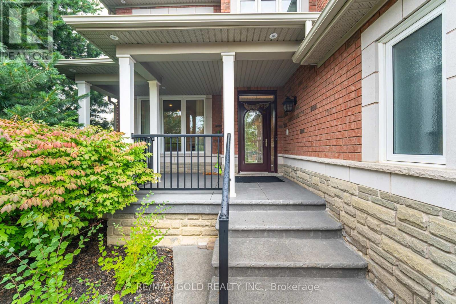 2 Treeview Crescent, Caledon, Ontario  L7C 1E2 - Photo 6 - W12405388