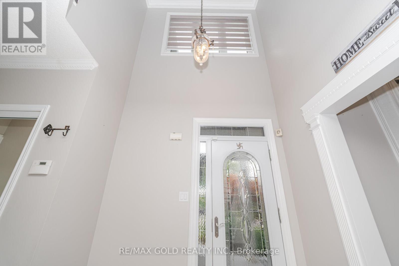 2 Treeview Crescent, Caledon, Ontario  L7C 1E2 - Photo 8 - W12405388
