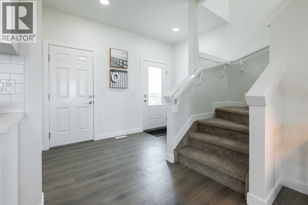 71 Heritage Manor, Cochrane, Alberta  T4C 3K7 - Photo 4 - A2233705