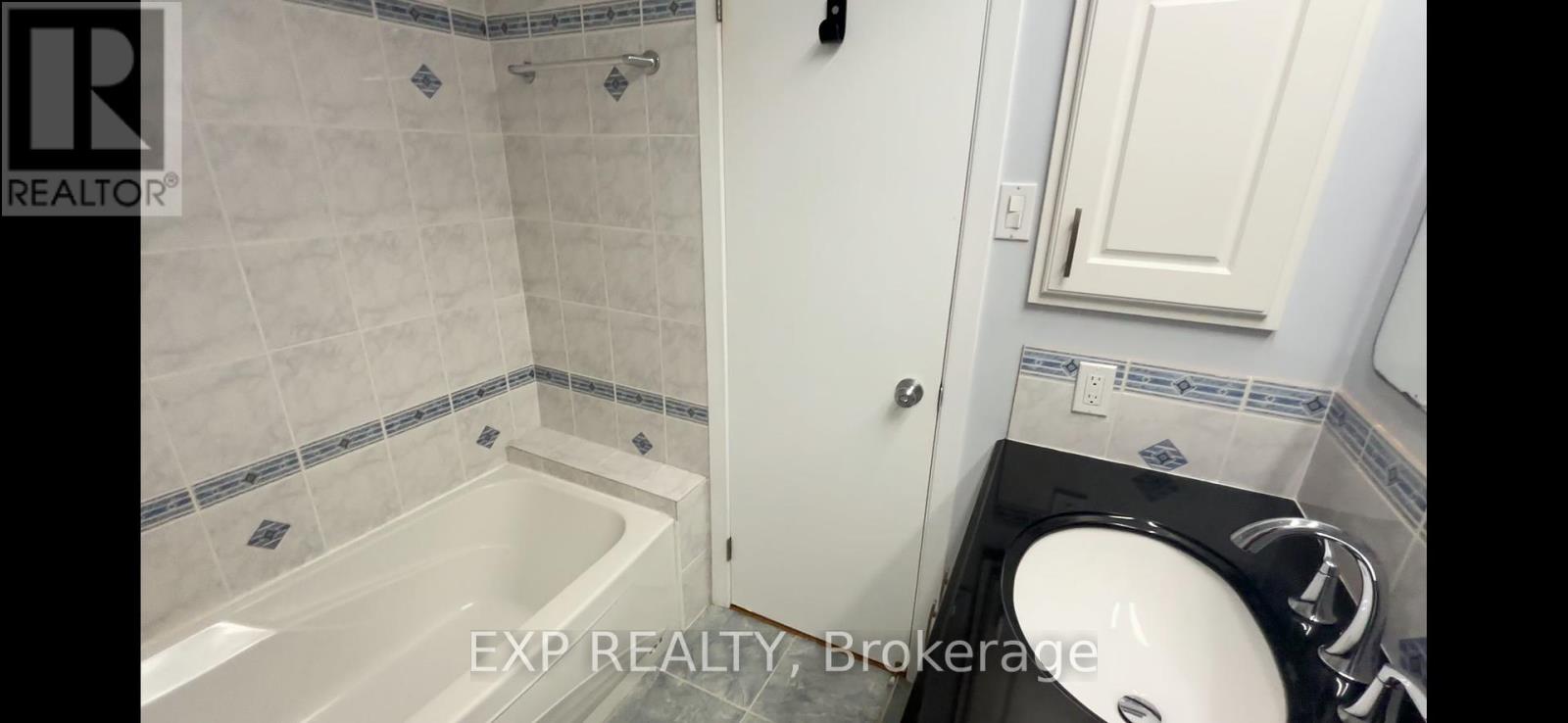 66 Queensline Drive, Ottawa, Ontario  K2H 7J5 - Photo 29 - X12402391