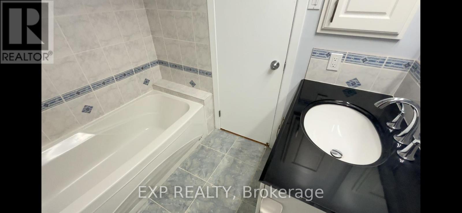 66 Queensline Drive, Ottawa, Ontario  K2H 7J5 - Photo 30 - X12402391