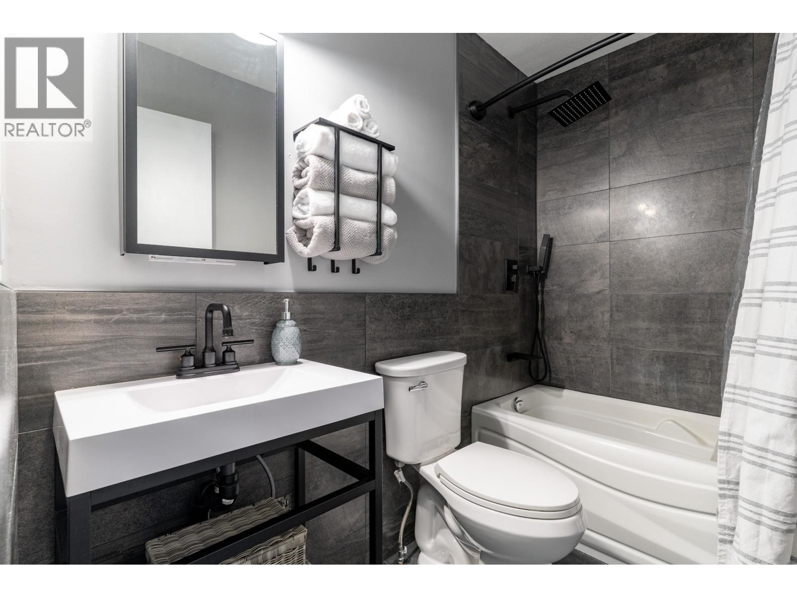 2532 Burian Drive, Coquitlam, British Columbia  V3K 5W9 - Photo 16 - R3049367