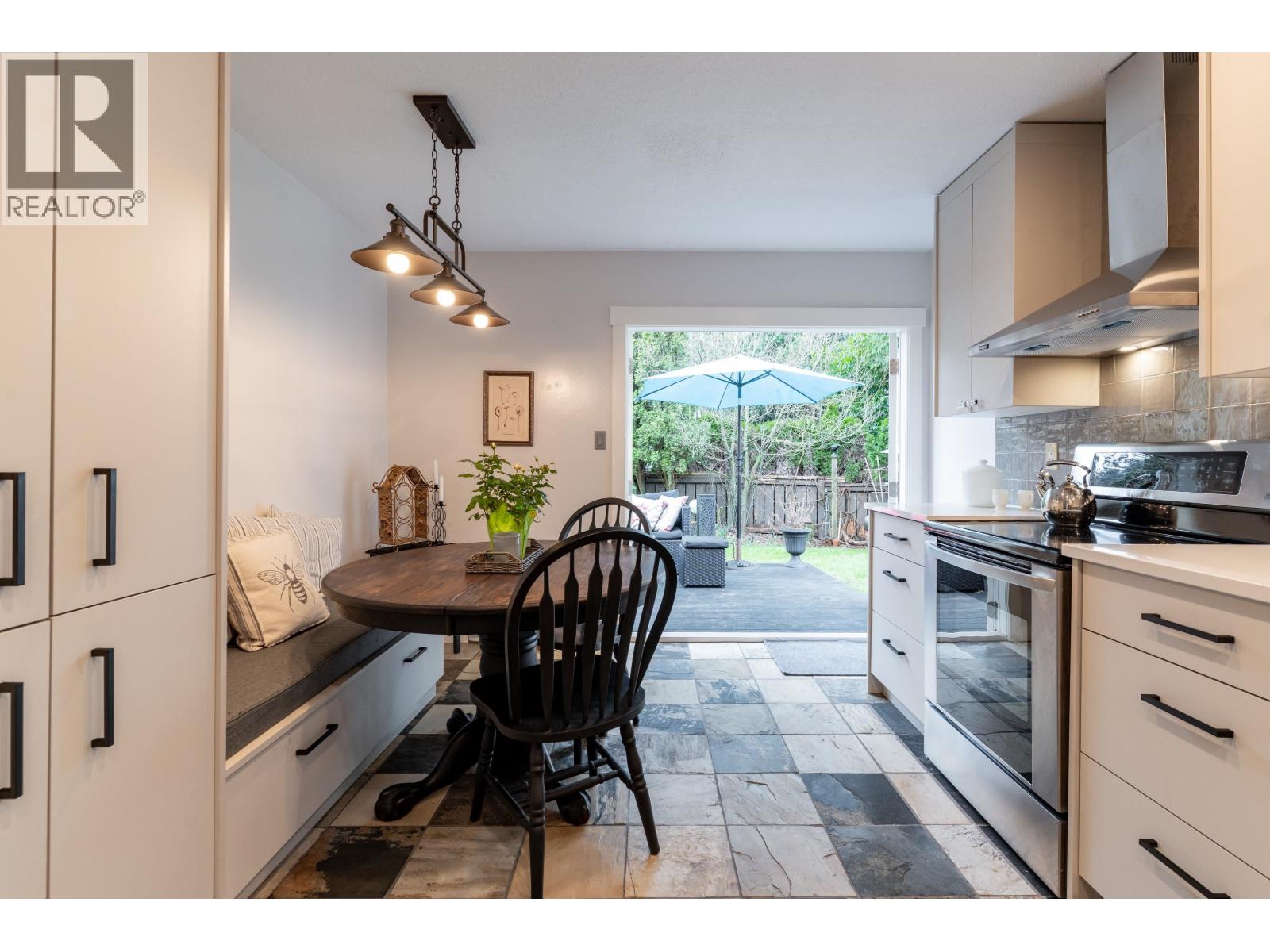 2532 Burian Drive, Coquitlam, British Columbia  V3K 5W9 - Photo 3 - R3049367