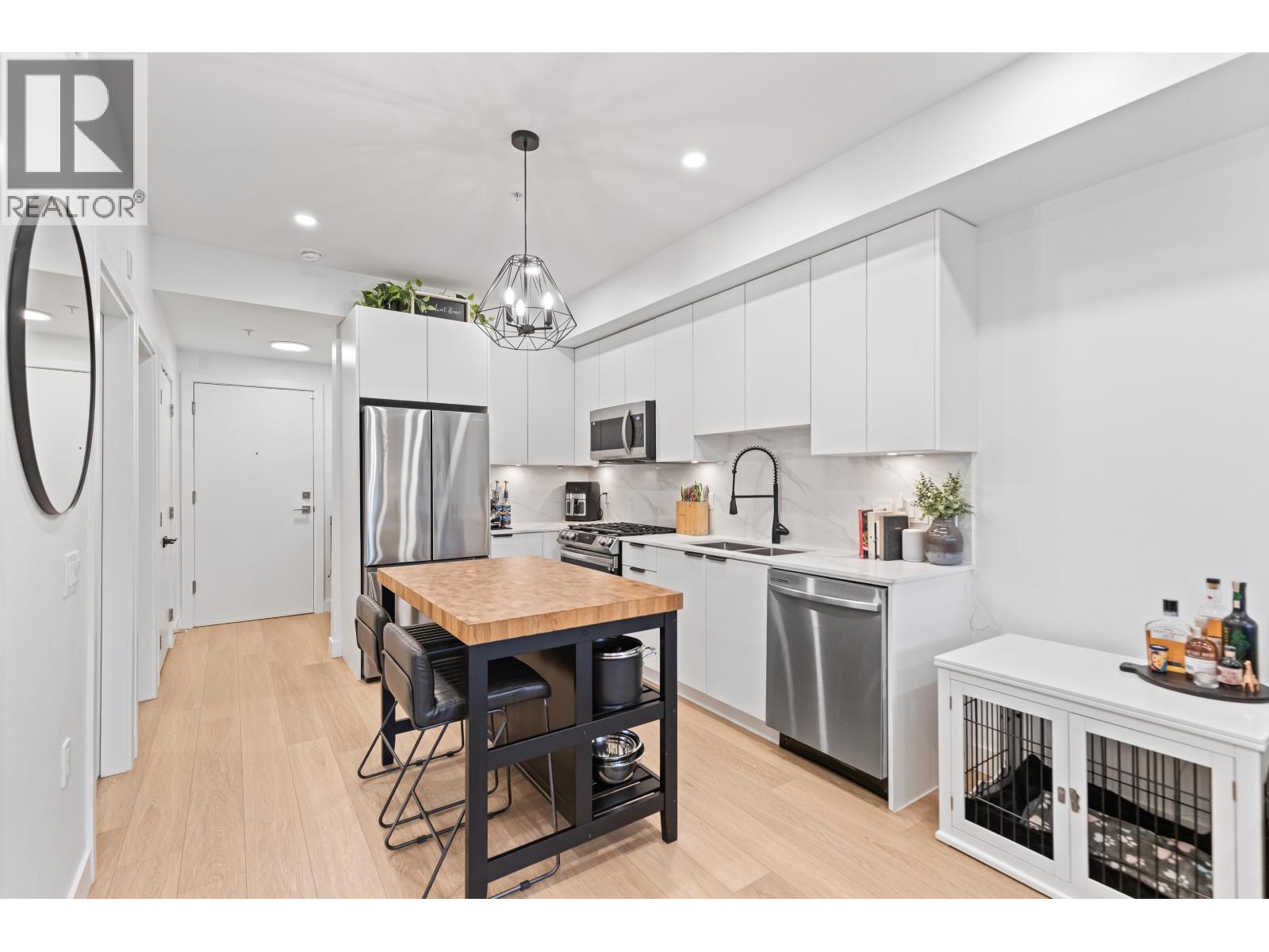 204 2331 KELLY AVENUE, Port Coquitlam, British Columbia