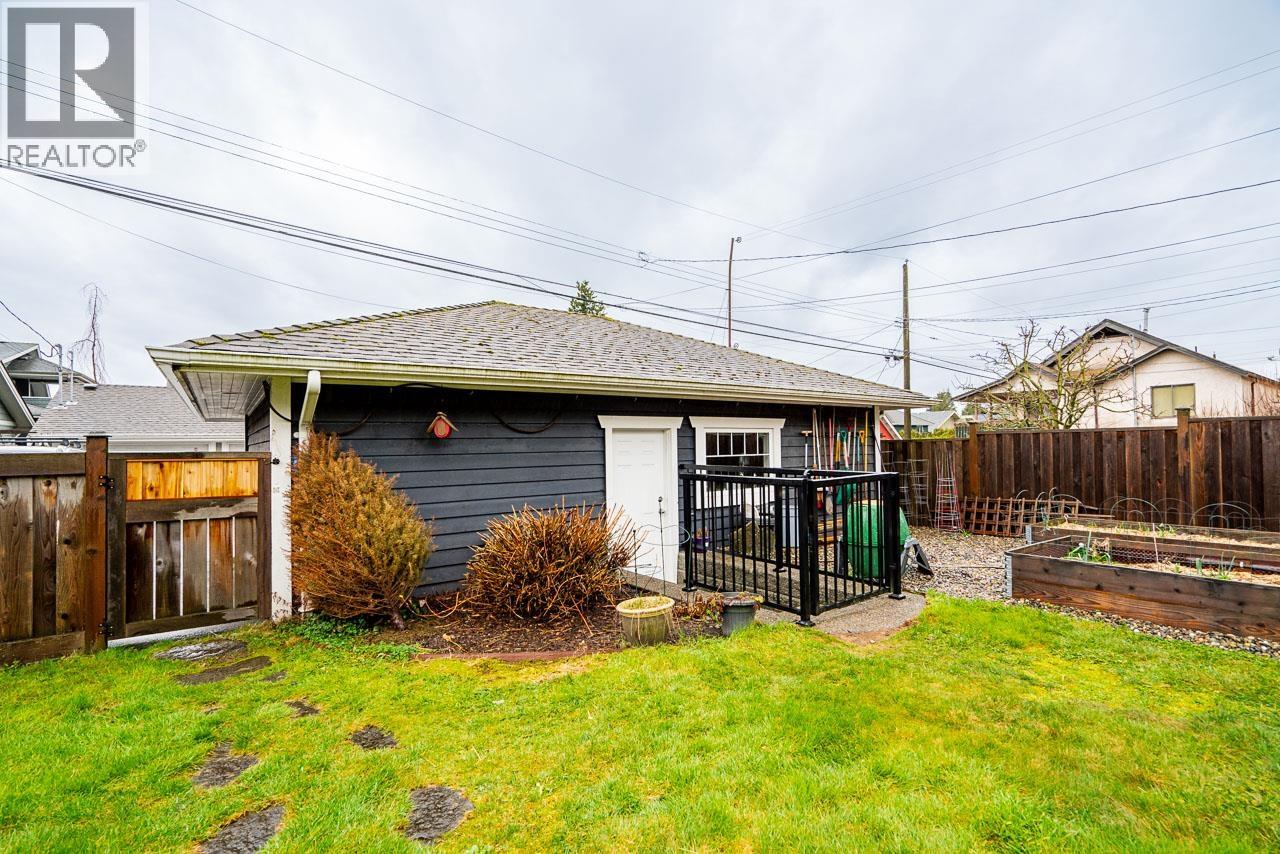 613 E 7th Street, North Vancouver, British Columbia  V7L 1S5 - Photo 35 - R3049462
