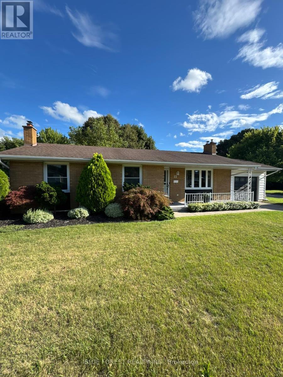 15 SOUTHLAND DRIVE, London South, Ontario