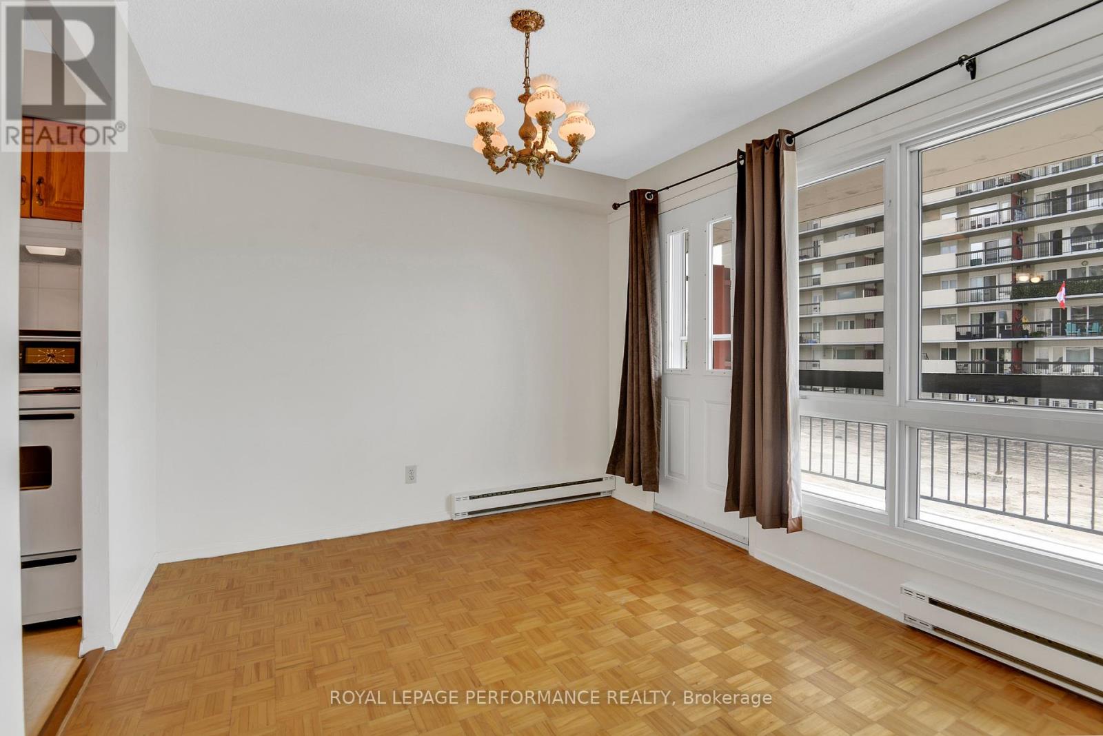 202 - 158 B Mcarthur Avenue, Ottawa, Ontario  K1L 8C9 - Photo 11 - X12410911