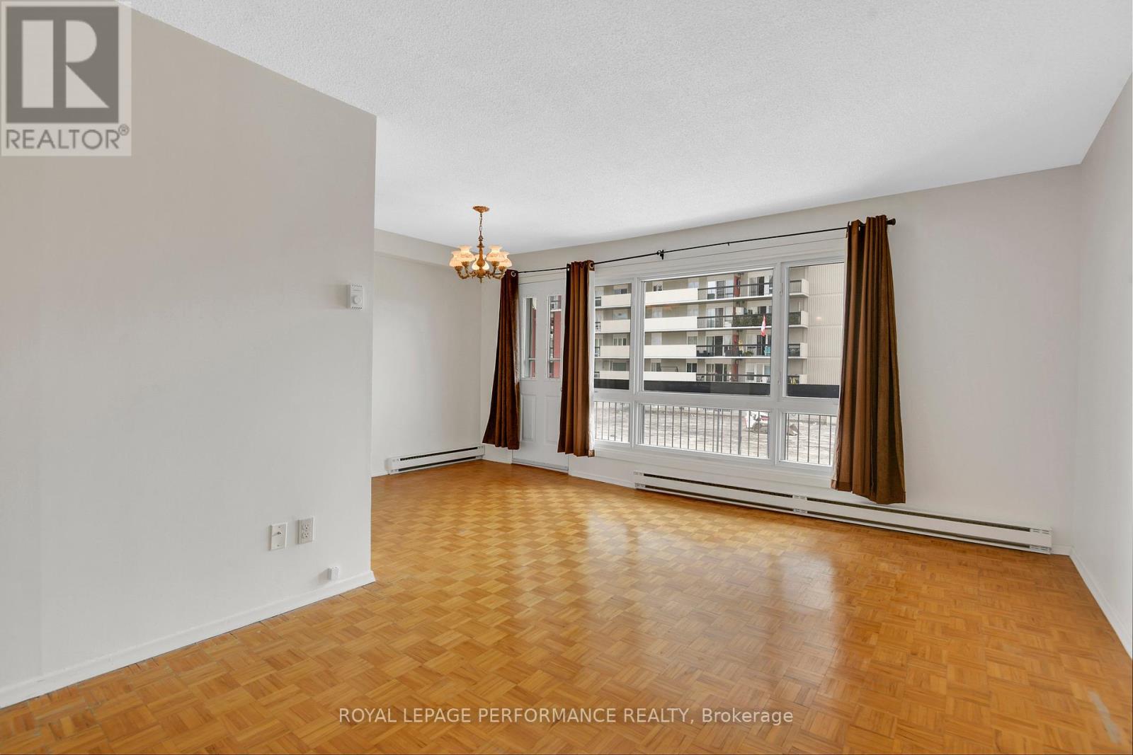 202 - 158 B Mcarthur Avenue, Ottawa, Ontario  K1L 8C9 - Photo 6 - X12410911