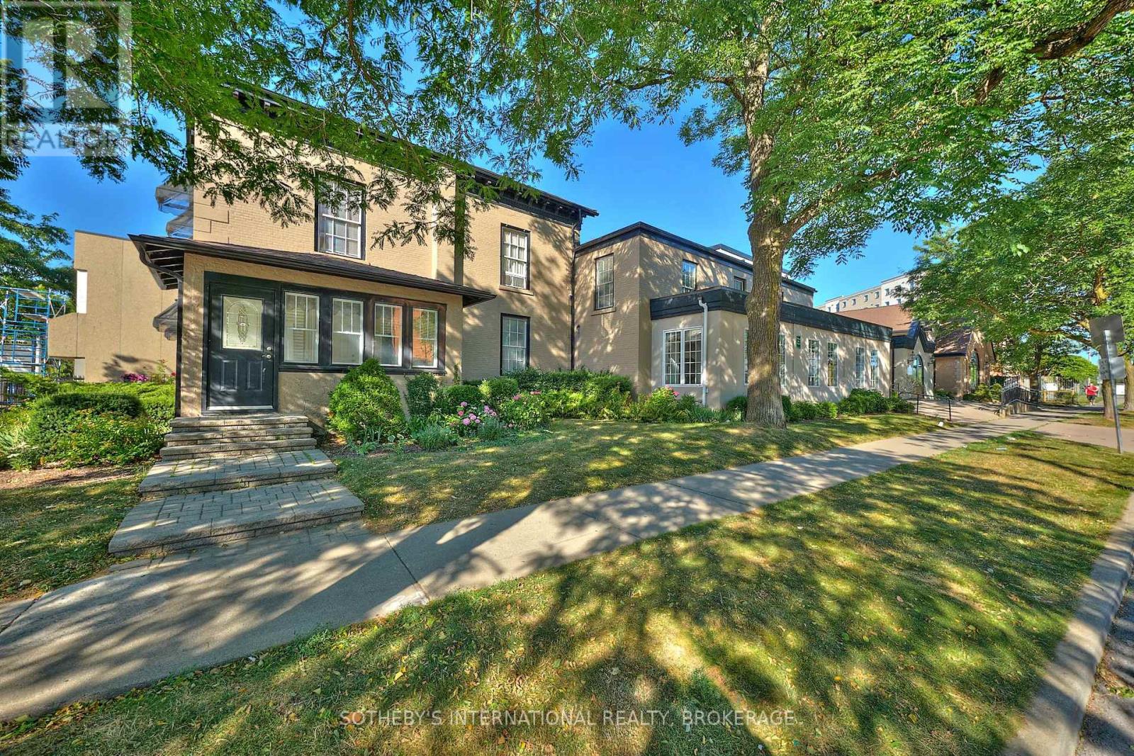 45 Court Street, St. Catharines, Ontario  L2R 4R8 - Photo 2 - X12410923
