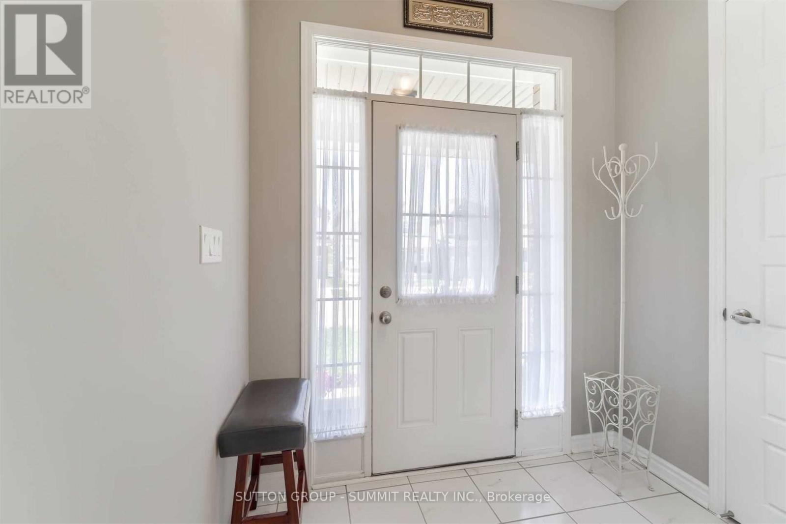 68 Wannamaker Crescent, Cambridge, Ontario  N2E 0C5 - Photo 4 - X12410889