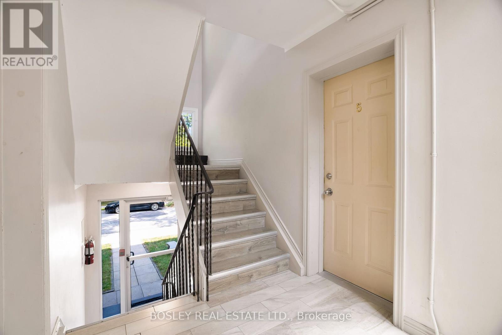 5 - 41 Marina Avenue, Toronto, Ontario  M8W 1K5 - Photo 4 - W12410529
