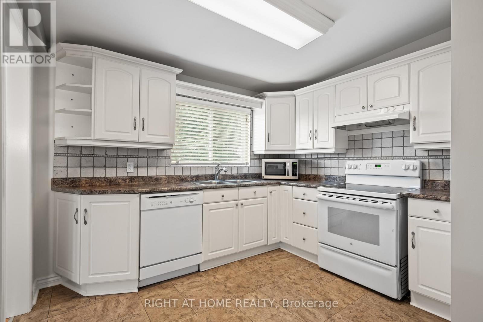 70 Powerview Avenue, St. Catharines (Western Hill), Ontario  L2S 1X1 - Photo 12 - X12405019